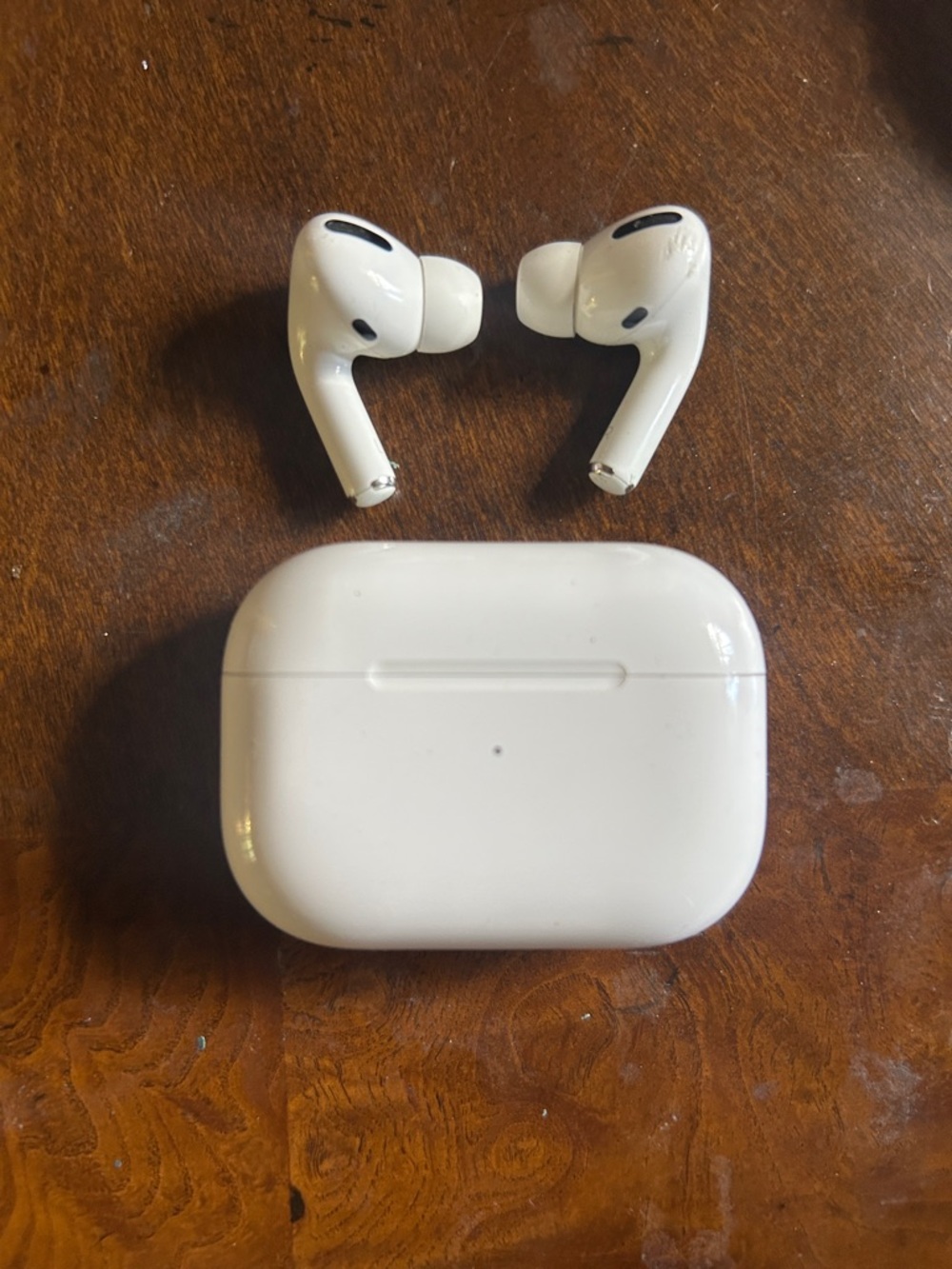 Apple AirPods Pro Earbuds White Charging Case UNABLE to pair with Bluetooth